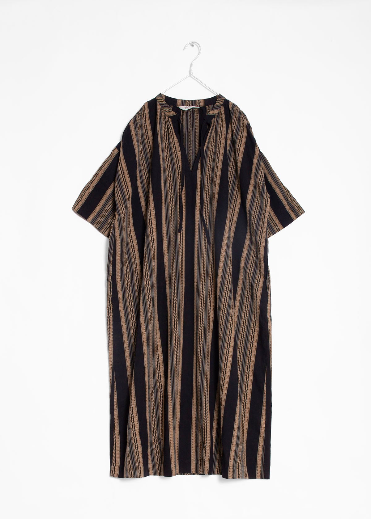Ichi Antiquitis Jacquard Stripes Dress - Black/Beige matta Ichi Antiquitis Jacquard Stripes Dress - Black/Beige matta
