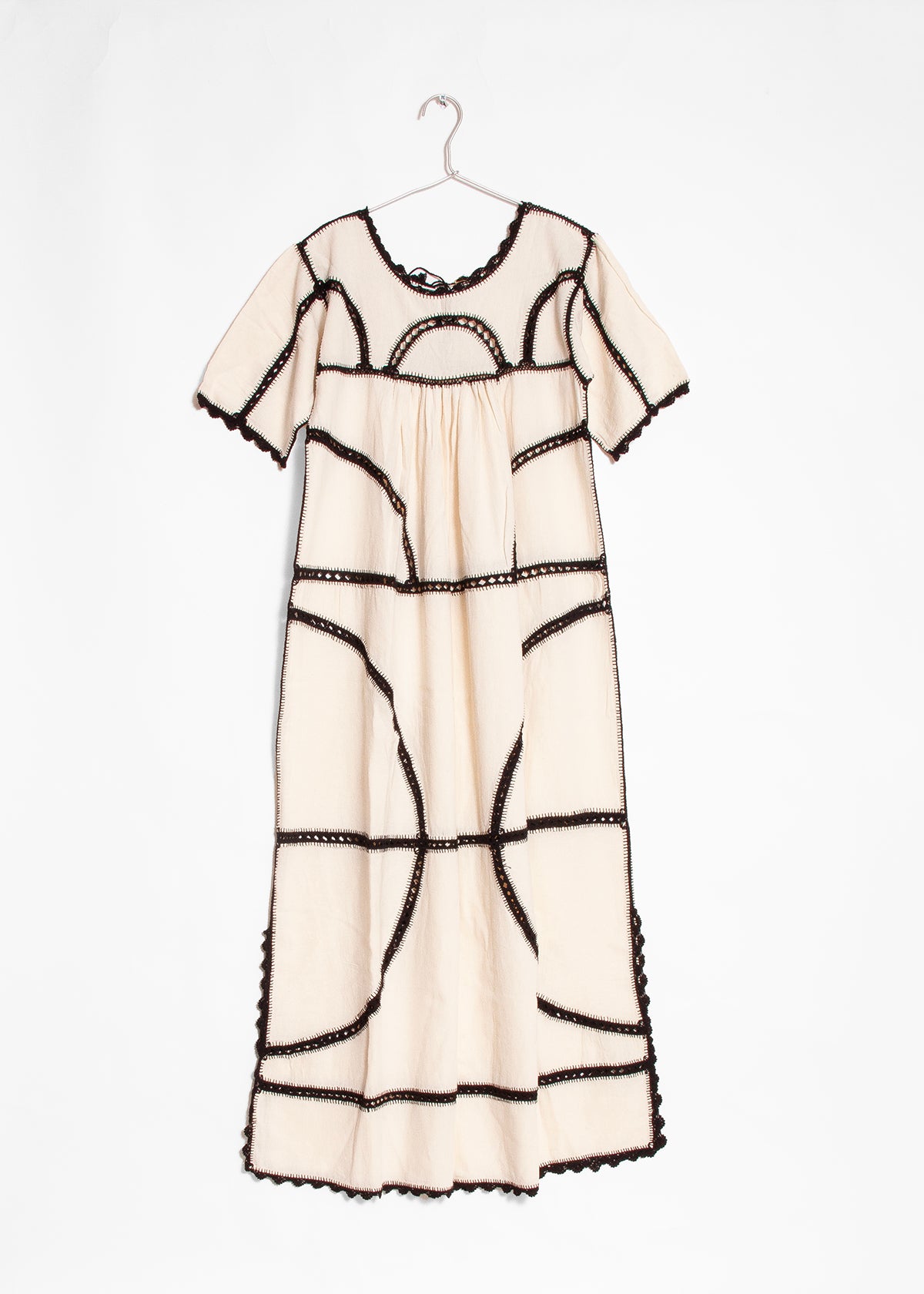 Montanita Dress Short Sleeves - Black on Natural